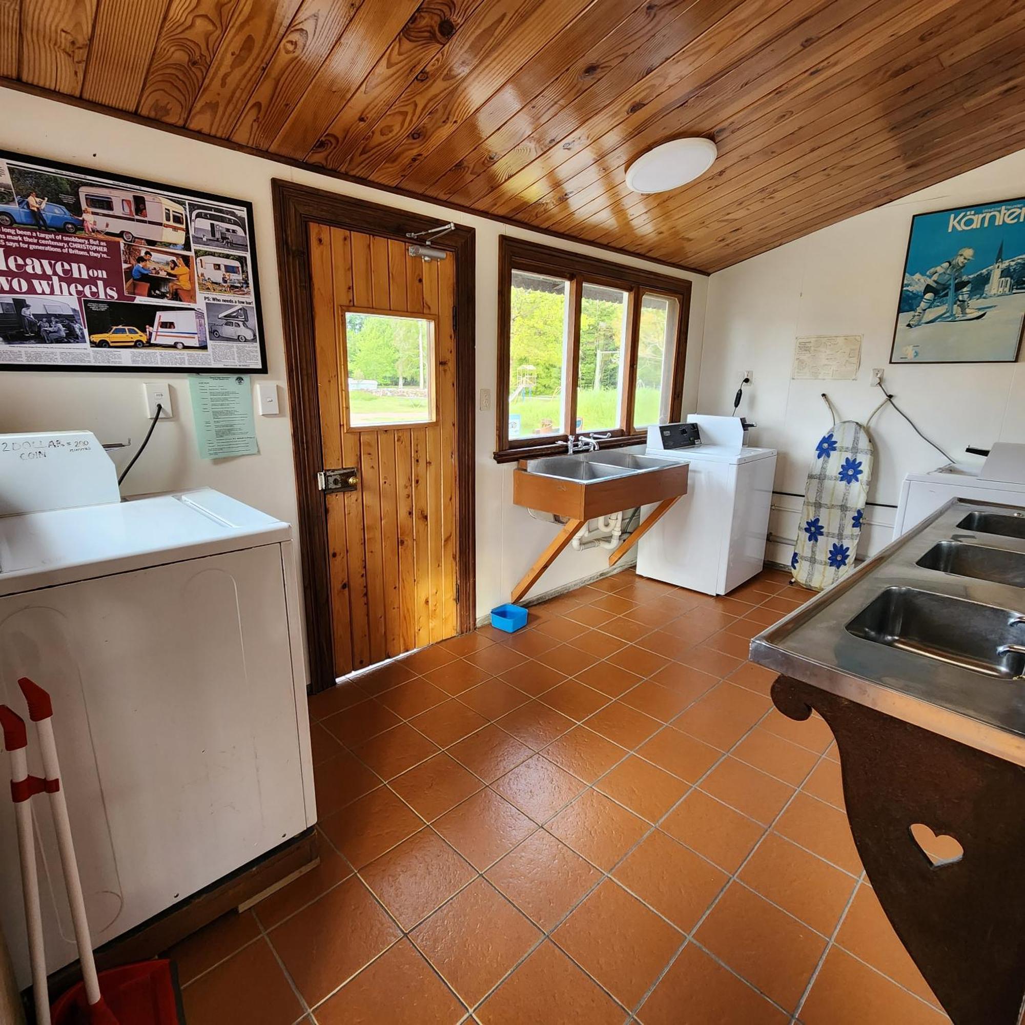 Manapouri Holiday Park Экстерьер фото